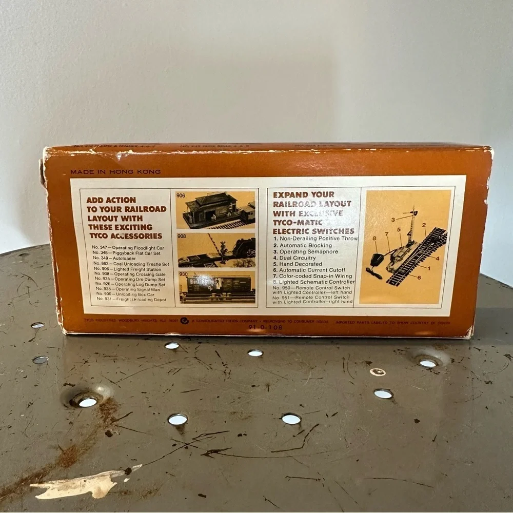 Tyco HO train car Santa Fe caboose 328 railroad display